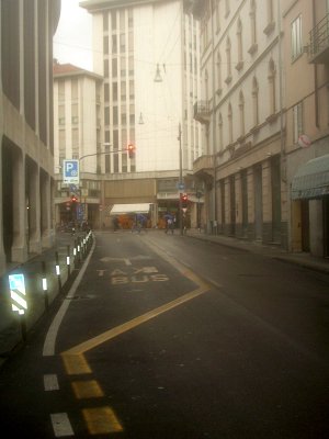 Il divieto di svolta a sinistra in via Ugo Foscolo a Padova, istituito recentemente