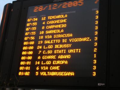 Il tabellone poco informativo di Piazzale Stazione a Padova